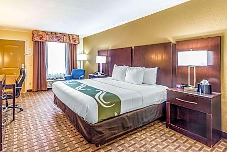 1 King Bed Nonsmoking Accessible