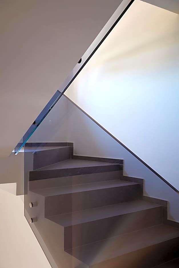 Glass House - Smart Rooms & Parking