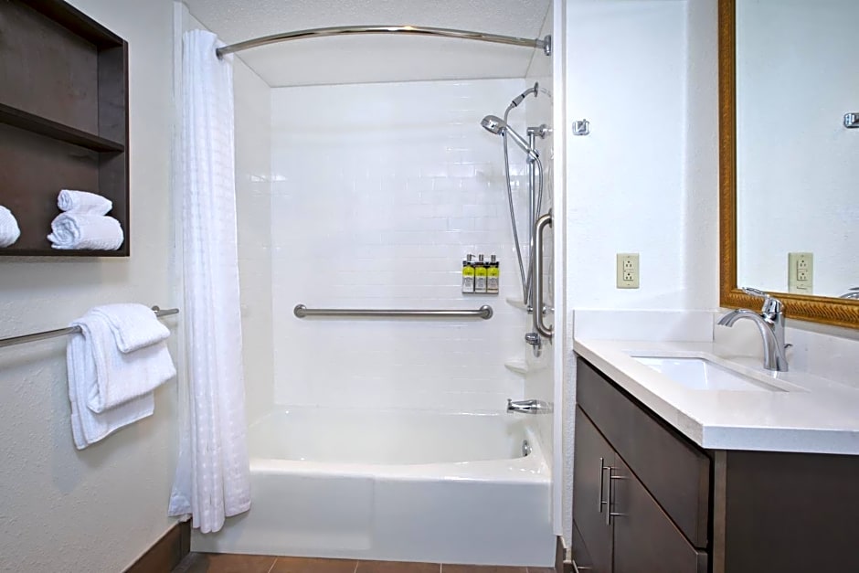Candlewood Suites Grand Rapids Airport By IHG