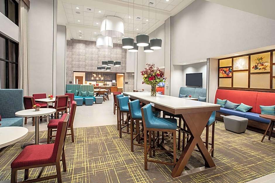 Hampton Inn By Hilton & Suites Watsonville, CA