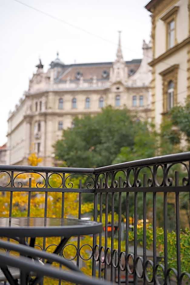 Honest Budapest by Chic & Basic