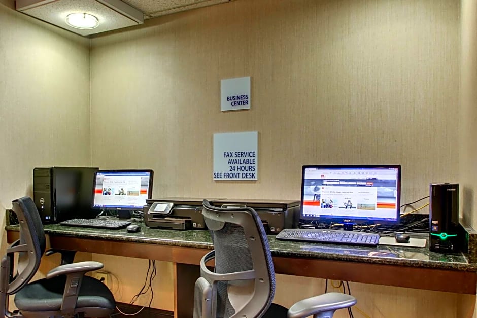 Holiday Inn Express Hotel Fort Campbell-Oak Grove By IHG
