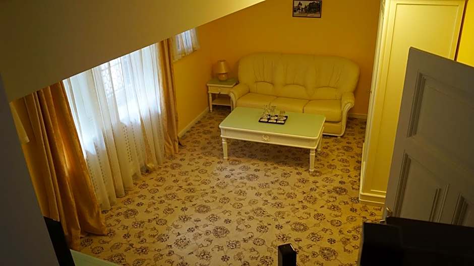 Complex La Tunuri - Vila Economat