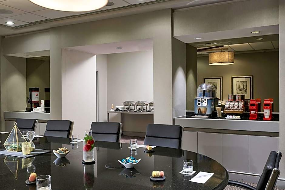Renaissance Los Angeles Airport Hotel