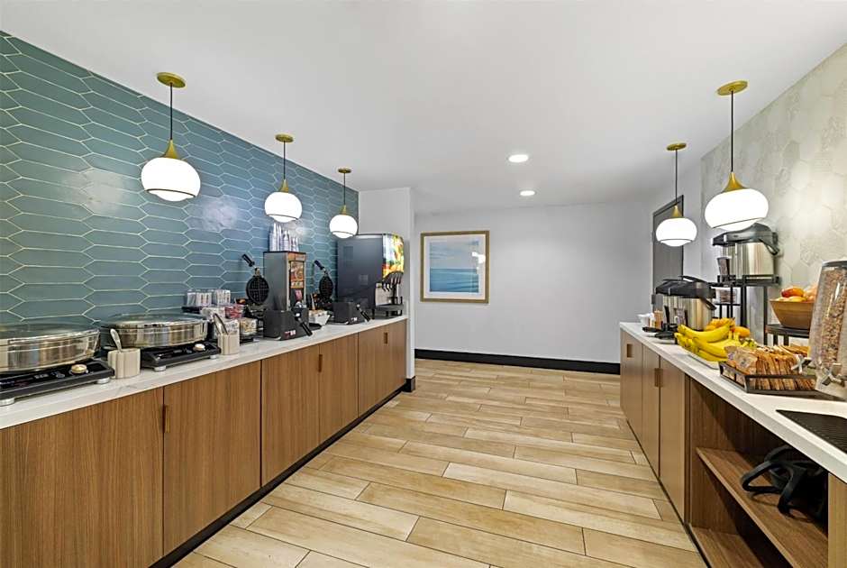 La Quinta Inn & Suites by Wyndham Santa Cruz