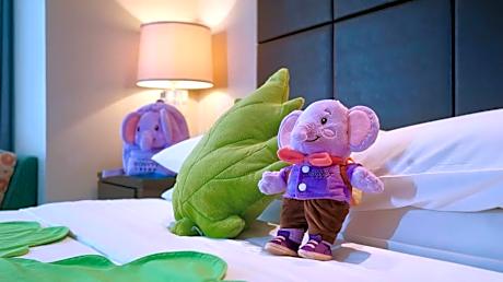 Marriott Bonvoy Squad, Guest room, 1 King, City view