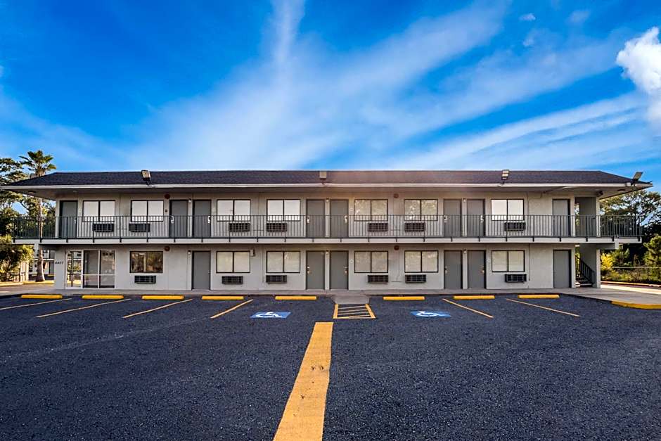 HomeTowne Studios by Red Roof Orange, TX