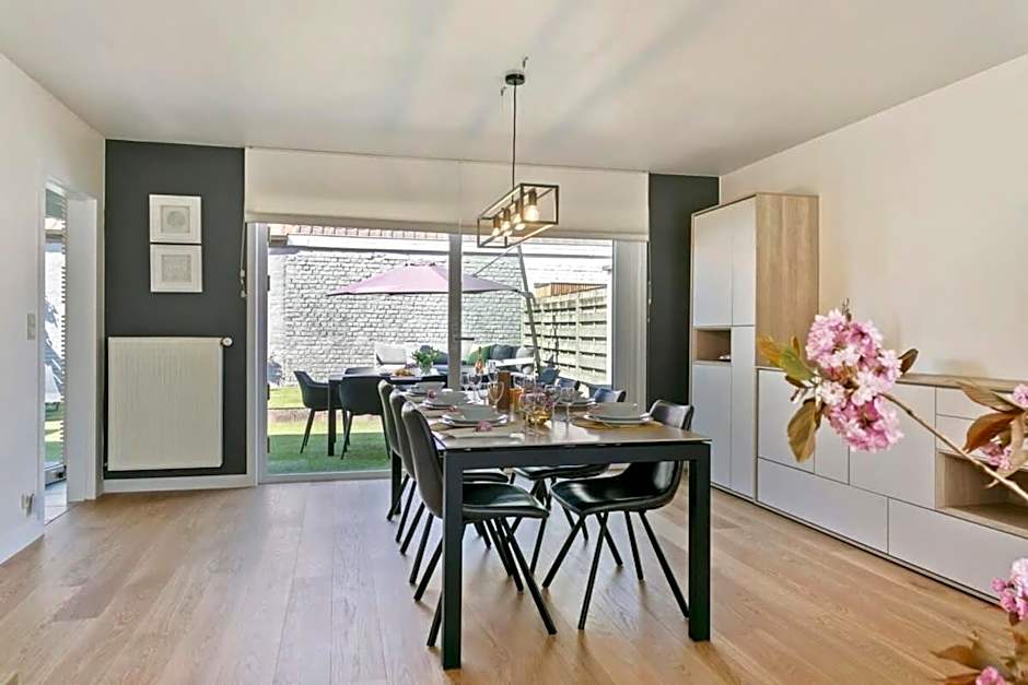 Huswell - Summer-house with sunny garden nearby beach
