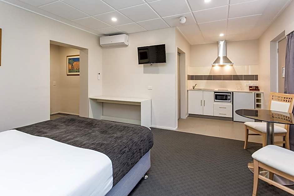 Country Comfort Amity Motel