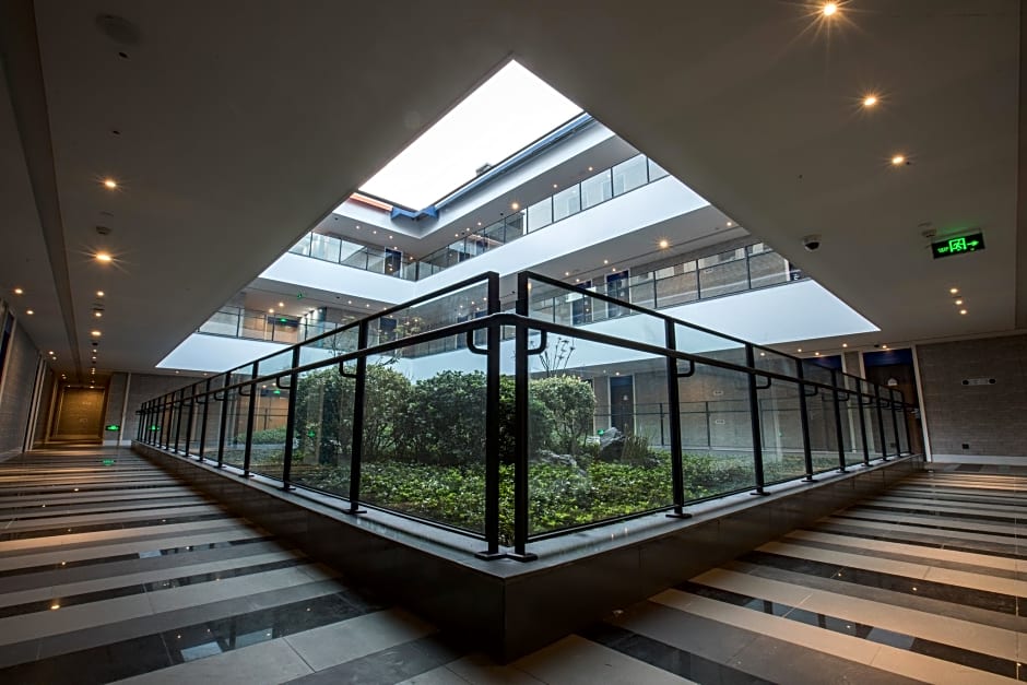 HOLIDAY INN EXPRESS Shanghai Tourism Zone