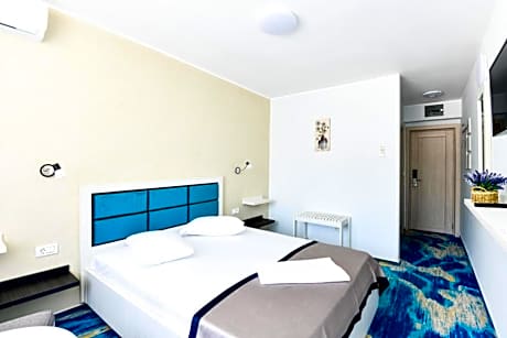Hotel Holiday Blue
