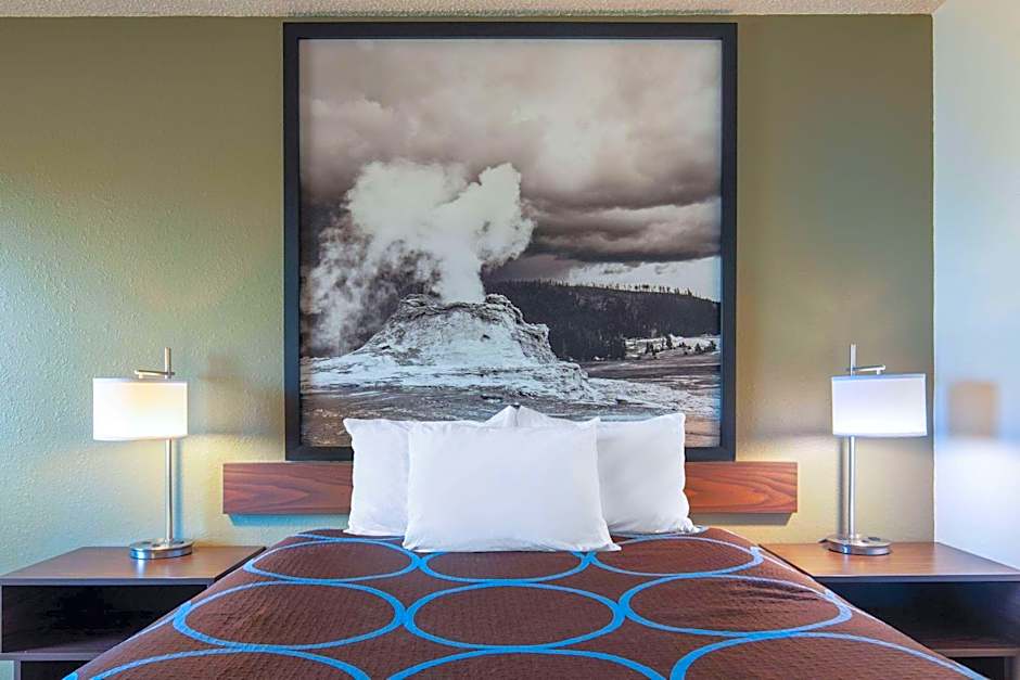 Super 8 by Wyndham Livingston
