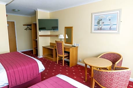 Standard Triple Room with 1 Double and 1 Twin Bed - Non-Smoking