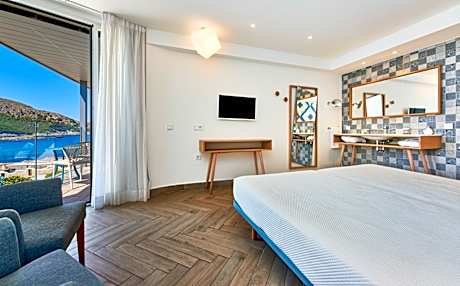 DOBLE  superior side sea view with balcony