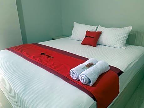 RedDoorz near Alun Alun Purbalingga