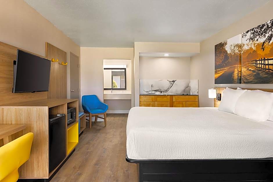 Days Inn by Wyndham McComb MS