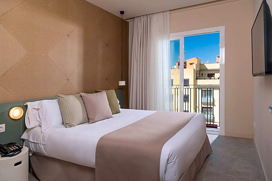 Aqua Hotel Bertran Park