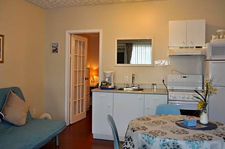 One-Bedroom Suite with Kitchenette