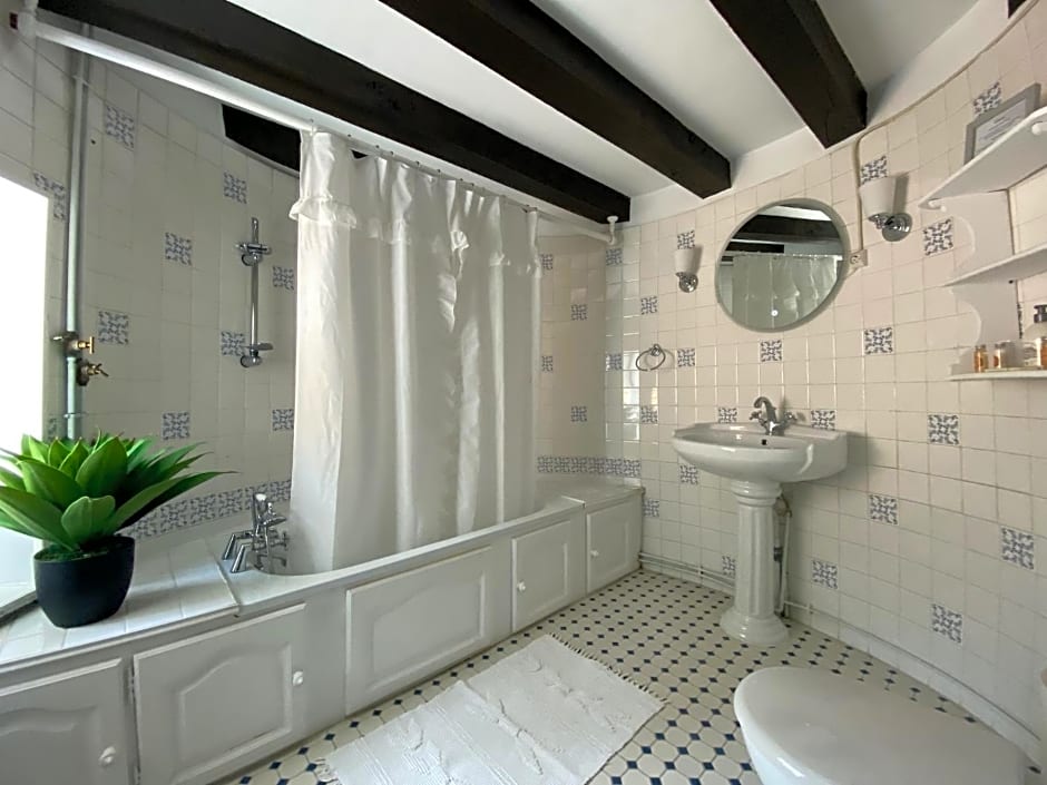 Le Petit Chateau De Sainte Colombe