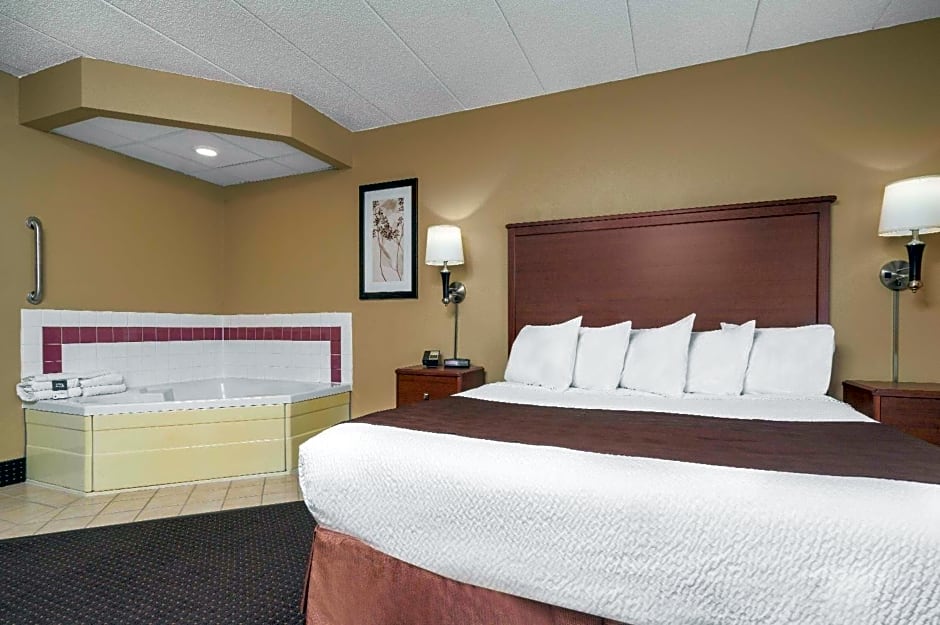 AmericInn by Wyndham Lake City