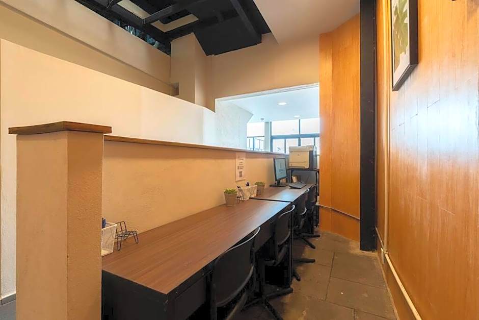 301 Historic building 1Bdrm 1bath AC Rooftop