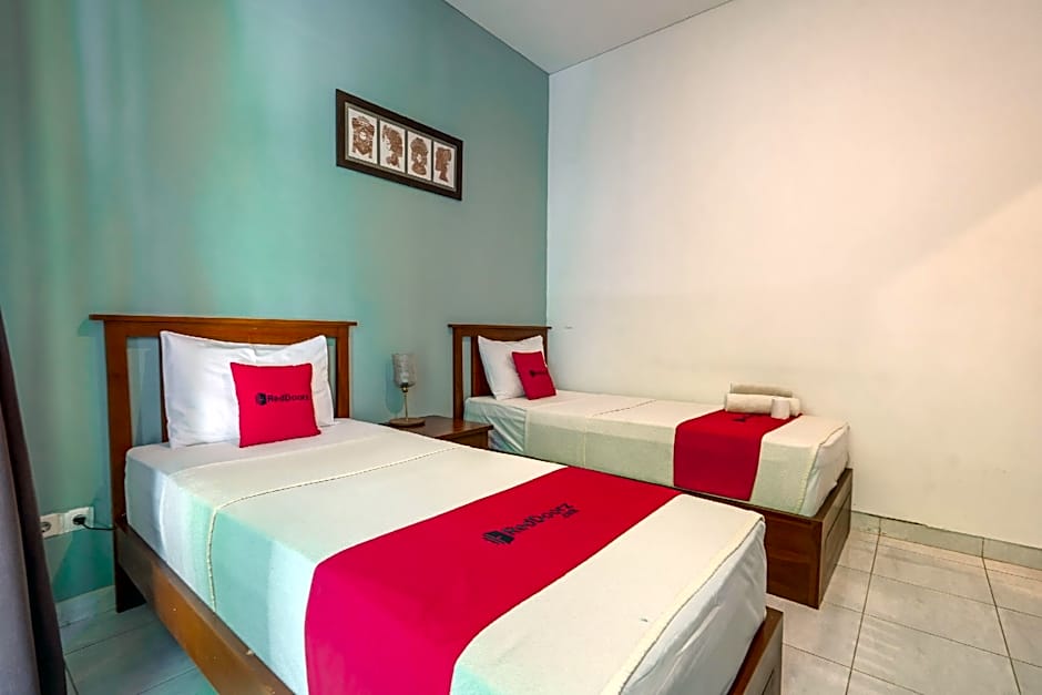 RedDoorz near Pantai Sanur Bali
