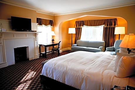 Premier Suite with King Bed