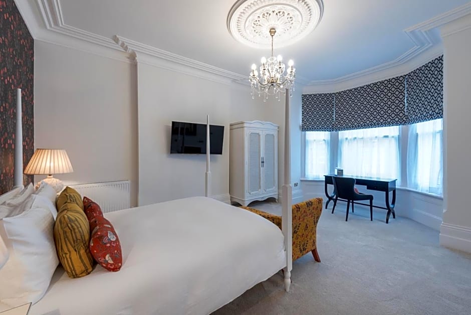 The Clarence Boutique Rooms