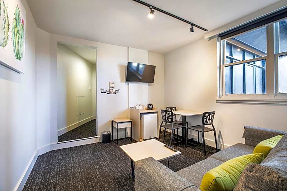 Nightcap at Glengala Hotel