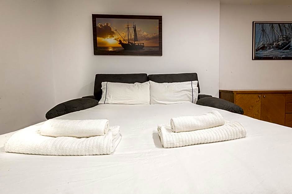 Foto 1 dari 12 — Classic Apartment