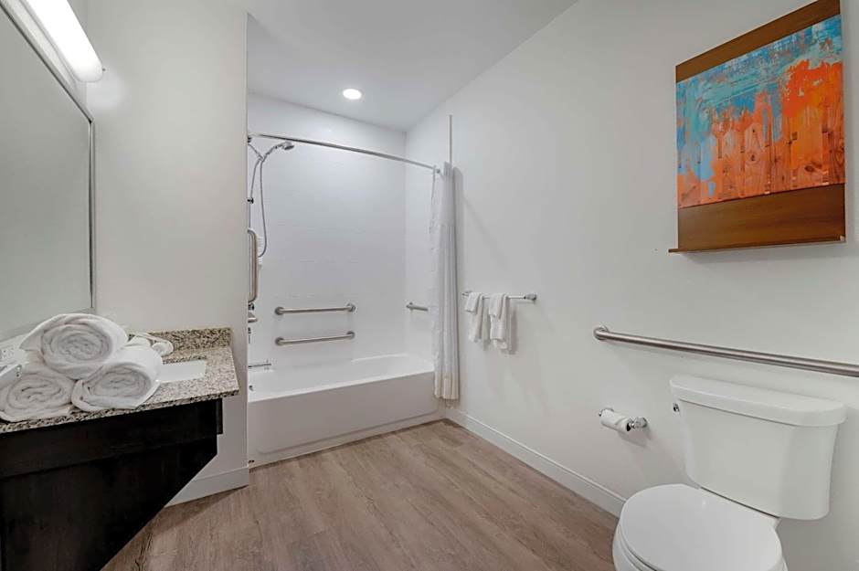 Comfort Suites Cincinnati University - Downtown