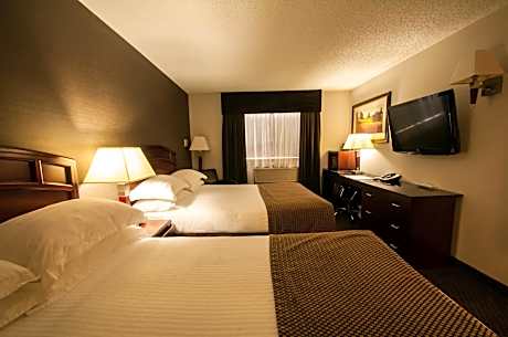 2 Queen Beds Non-Smoking Walk In Shower Microwave And Refrigerator Full Breakfast