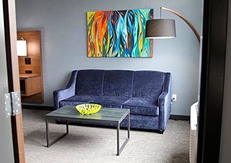 Hayward Building King Room with Sofa Bed