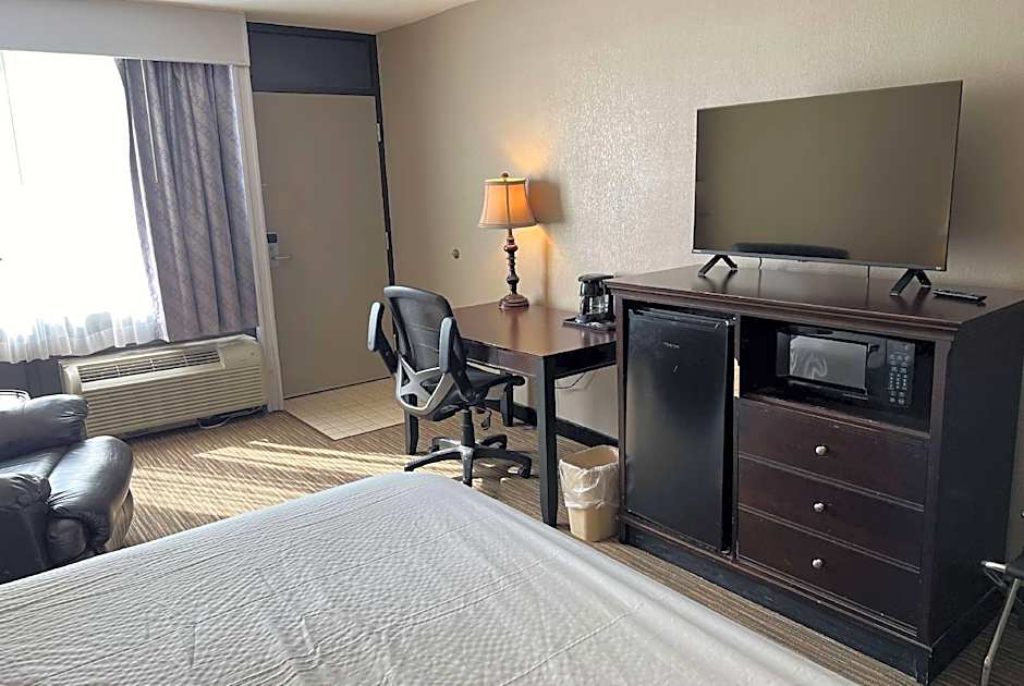 Days Inn by Wyndham Pittsburg KS