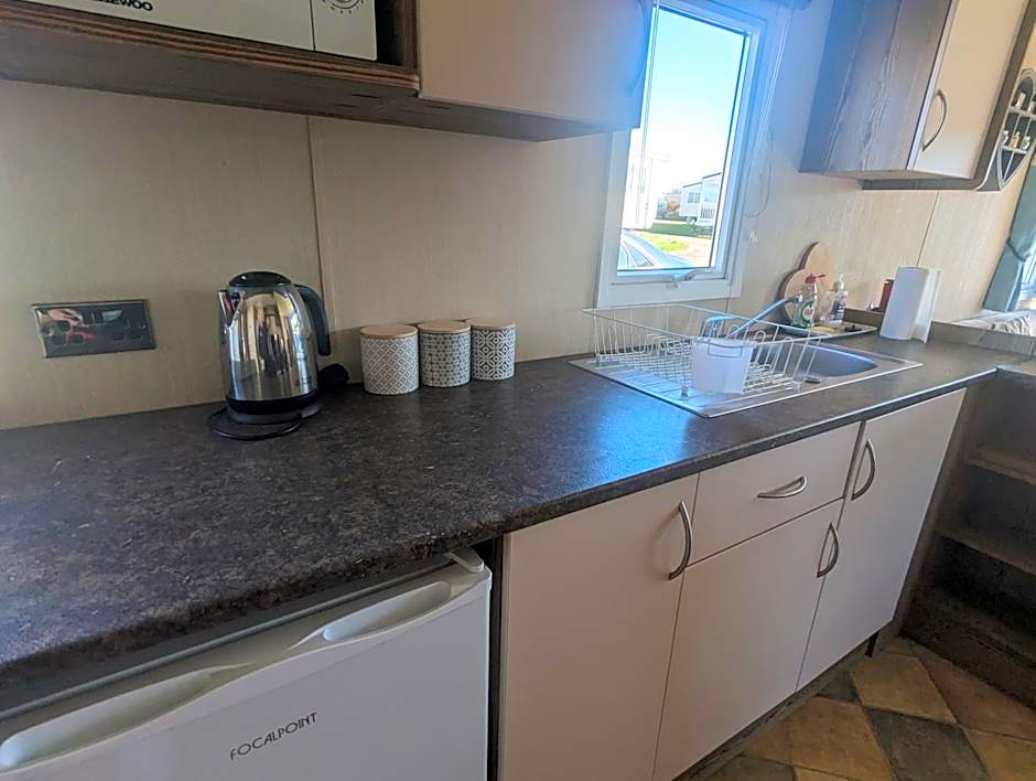 Caravan sleeps 8 at Littlesea, Weymouth