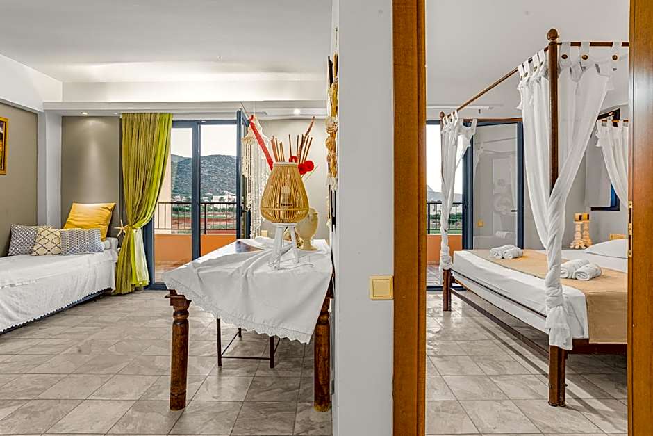 Golden Bay Apartments-Garden Haven