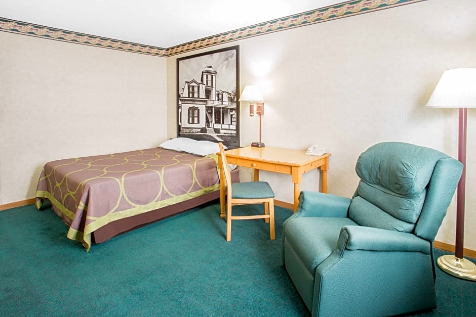 Super 8 by Wyndham El Paso IL