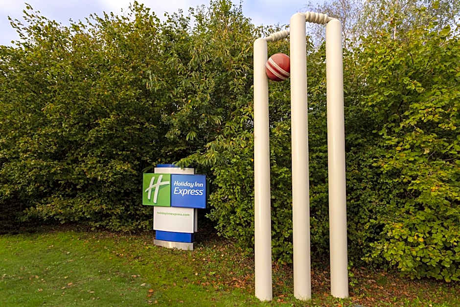 Holiday Inn Express Southampton - M27 J7 By IHG