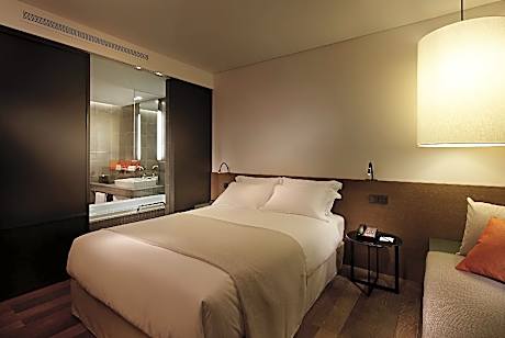 THE SHILLA DUTY FREE Standard Double City View and 2 Shilla Duty Free Coupons Per Booking