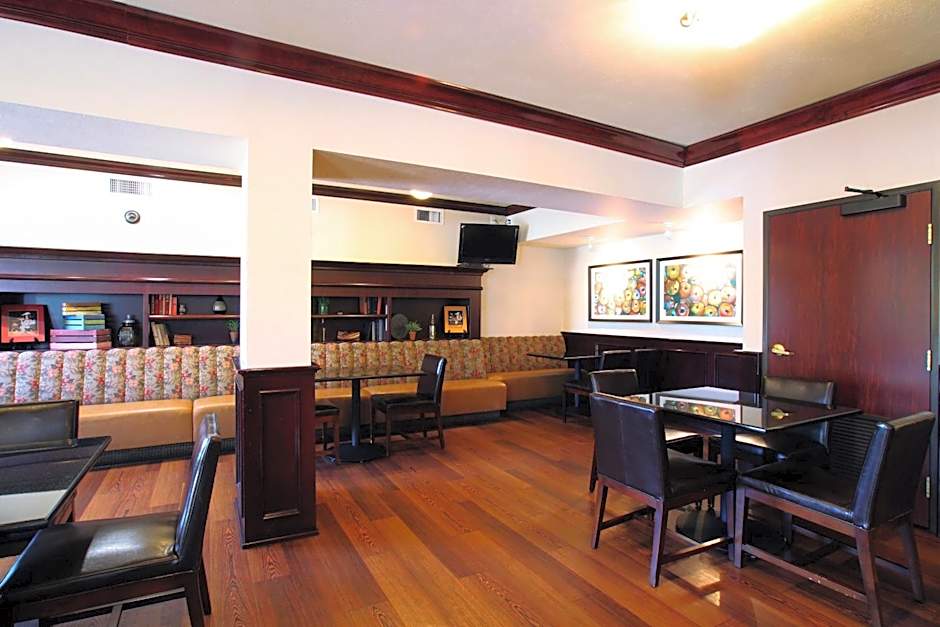 Oxford Suites Spokane Valley