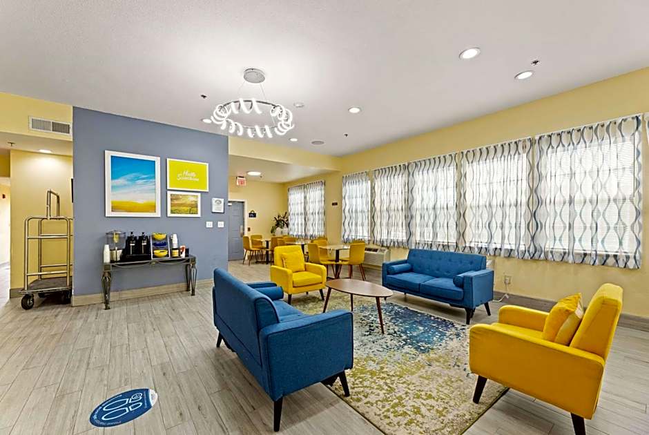 Days Inn & Suites by Wyndham Ft. Worth DFW Airport South