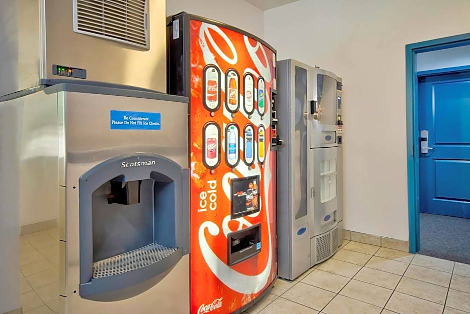 Studio 6 Bakersfield