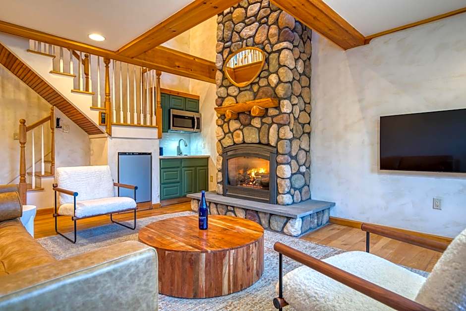 The Haüs Windham - Spacious Suites, Hot Tub, Mountain Views!