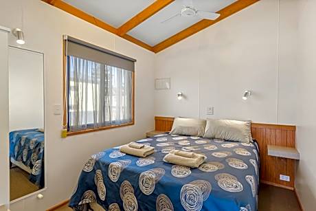 Superior 2 Bedroom Seaview Cabin – Sleeps 4