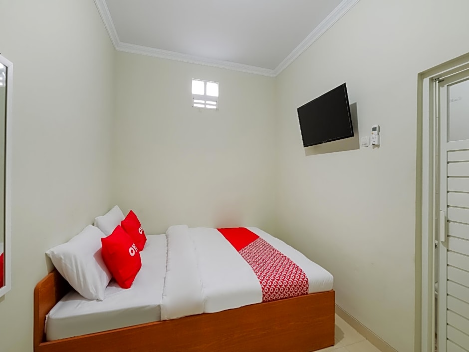 OYO 90045 Annafi Apartel