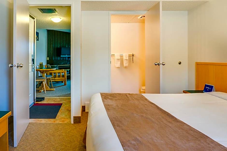 Rocky Mountain Ski Lodge