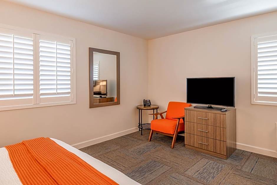 Inn At Moss Landing Point
