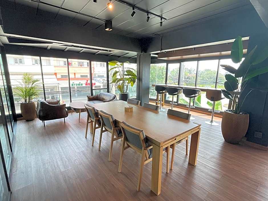 The Bedrooms Maeklong and Services Apartment