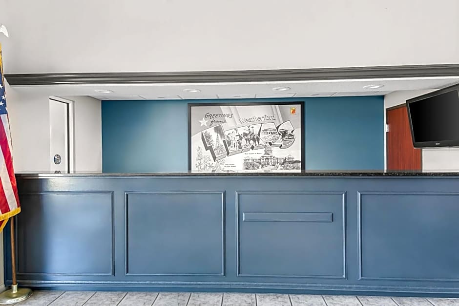 Super 8 by Wyndham Weatherford