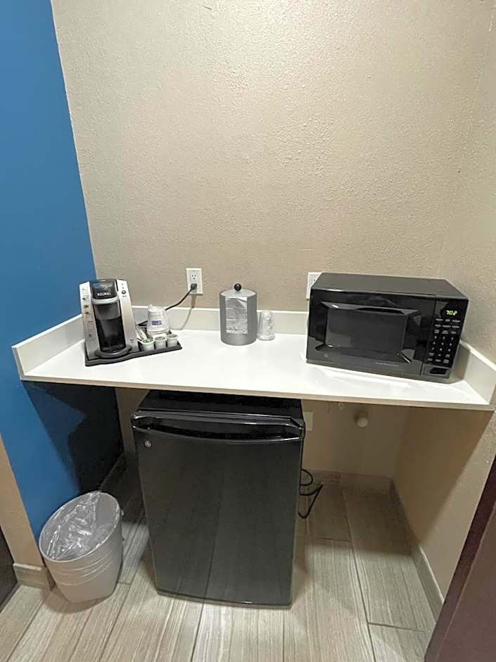 Holiday Inn Express Hotel and Suites Ada By IHG